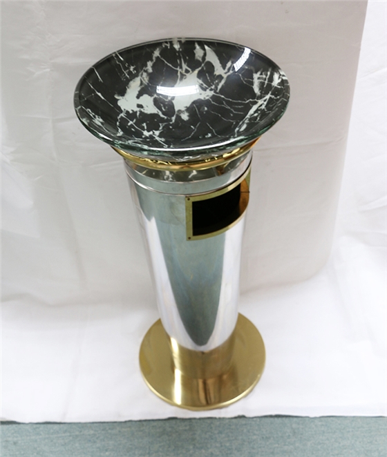 高檔垃圾桶 年底低價清倉出售