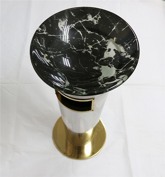 高檔垃圾桶 年底低價清倉出售