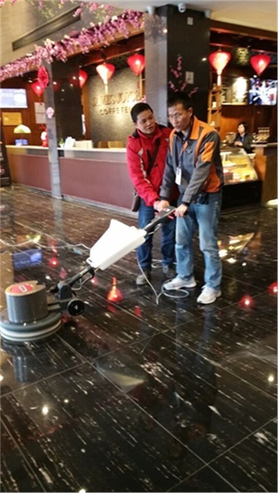 晶面機(jī)培訓(xùn)官大.jpg 晶面機(jī)培訓(xùn)官大.jpg