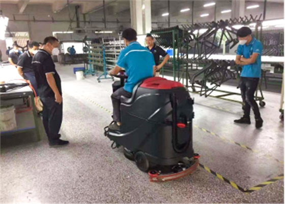 駕駛式洗地機(jī)不但清潔效果很棒520.png 駕駛式洗地機(jī)不但清潔效果很棒520.png