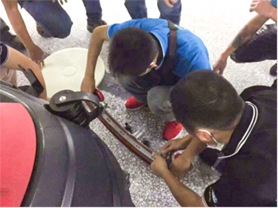 駕駛式洗地機(jī)不但清潔效果很棒523.png 駕駛式洗地機(jī)不但清潔效果很棒523.png