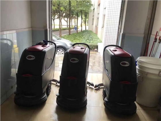 威霸手推式洗地機(jī)2.jpg 威霸手推式洗地機(jī)2.jpg