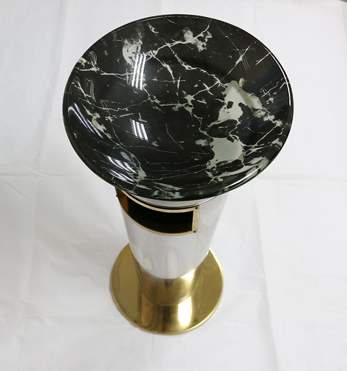 高檔垃圾桶 年底低價清倉出售