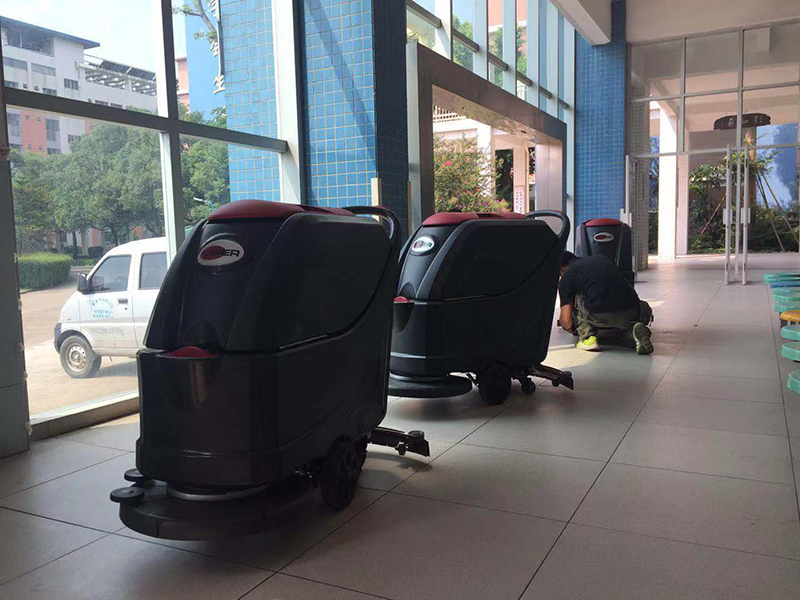 食堂.jpg 食堂.jpg