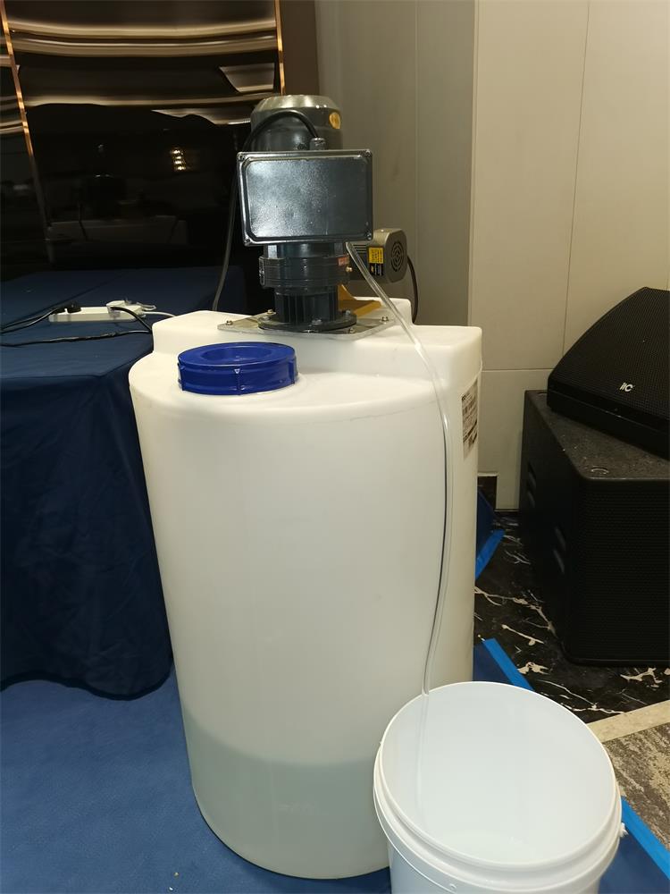 游泳池水質(zhì)在線監(jiān)測(cè)系統(tǒng)2750.jpg 游泳池水質(zhì)在線監(jiān)測(cè)系統(tǒng)2750.jpg