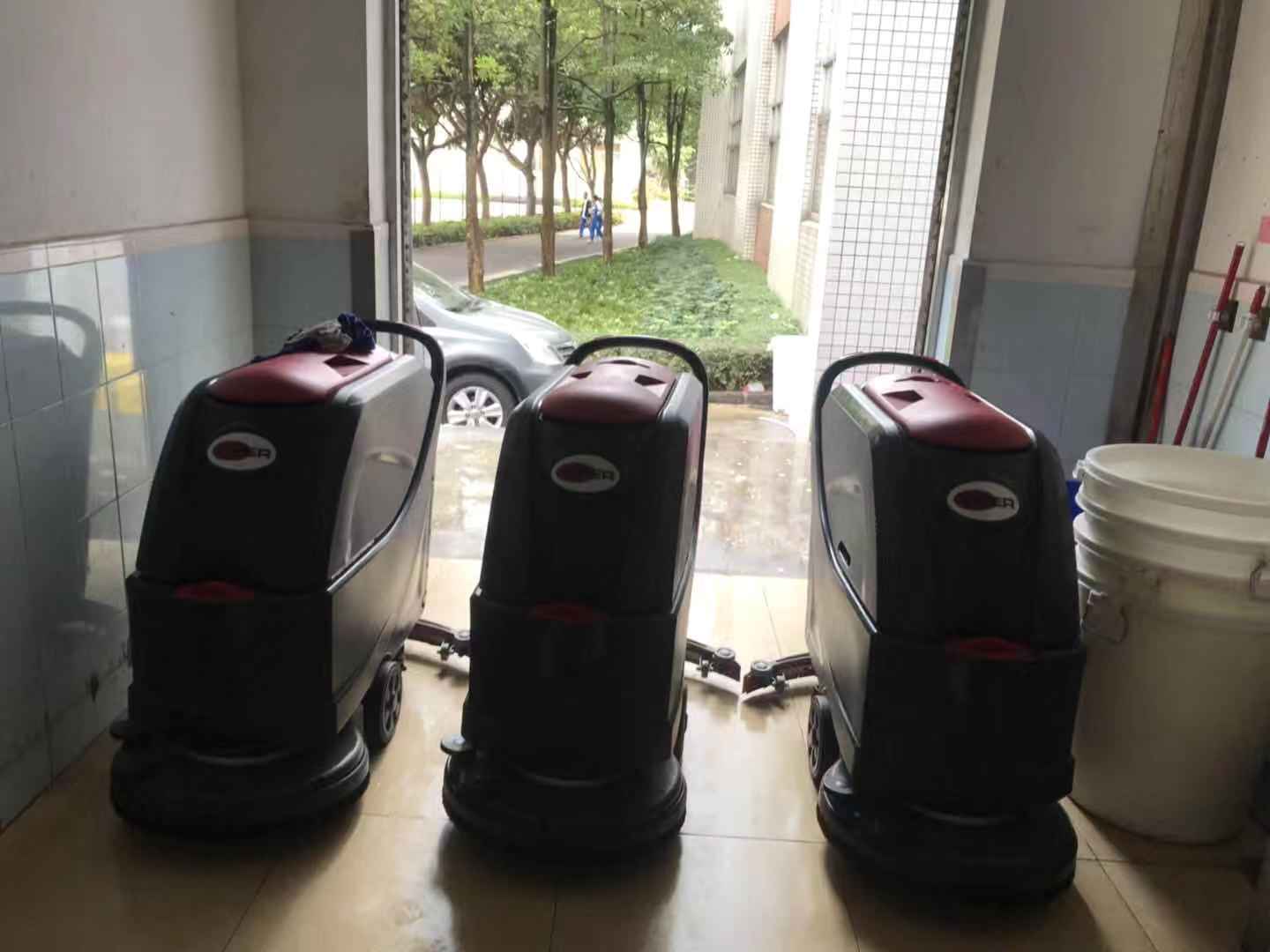 威霸手推式洗地機(jī)2.jpg 威霸手推式洗地機(jī)2.jpg