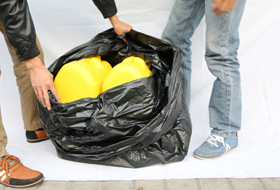 垃圾袋有如此承重力，所有人驚呆了！