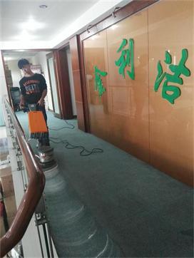 地毯清洗機的出現(xiàn) 地毯的清洗保養(yǎng)不再是問題！