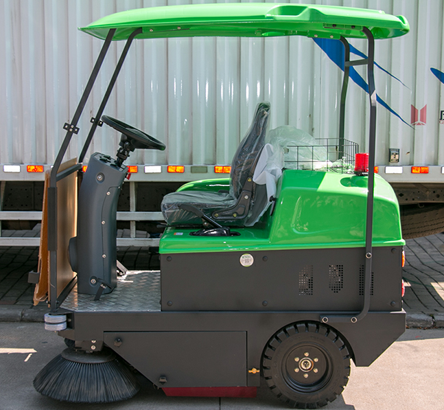 駕駛式掃地機(jī)只能清掃路面？