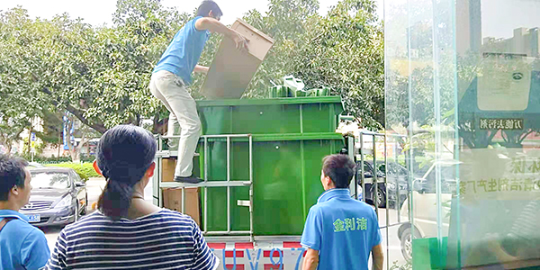 插腳紅塵已是顛，更求平地上青天！