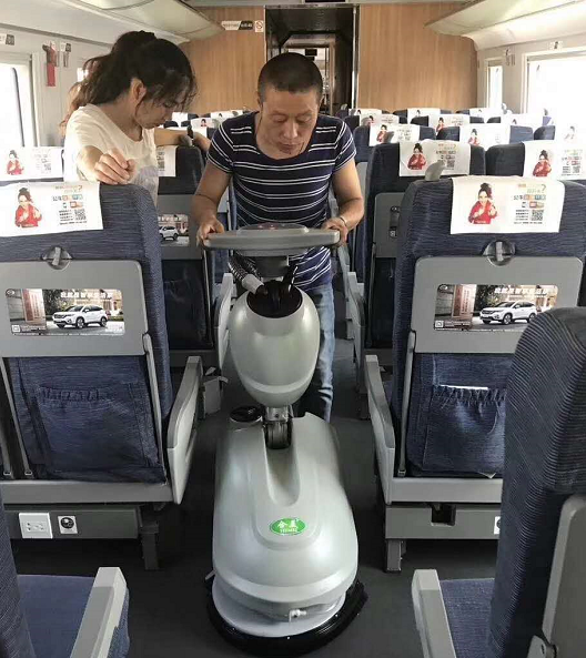 小型洗地機(jī)已經(jīng)進(jìn)入了高鐵時代